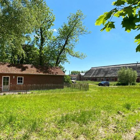 Hofgut Bisdamitz - Ferienhaus Knoff Exterior foto