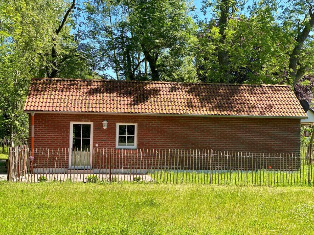 Hofgut Bisdamitz - Ferienhaus Knoff Exterior foto